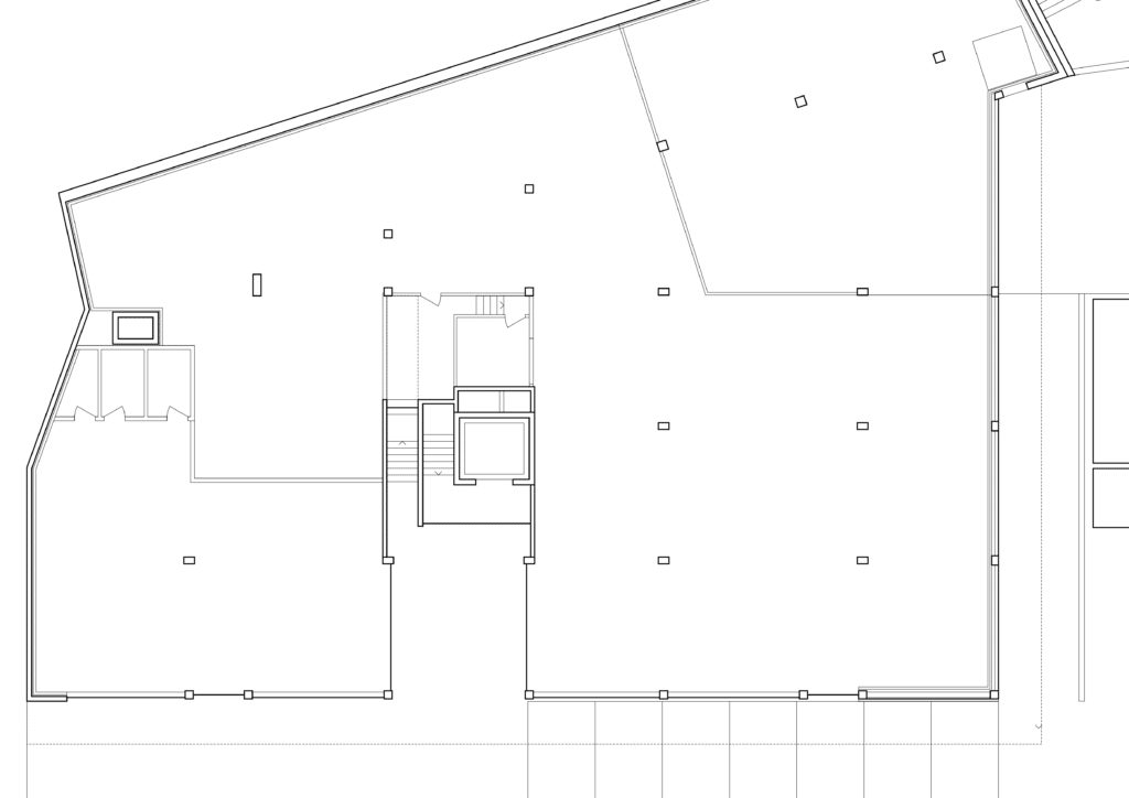 von KGRUPPE Architekten Basel - Grundriss eines Gebäudes mit mehreren unregelmässig geformten Räumen und Treppenhaus in der Mitte.